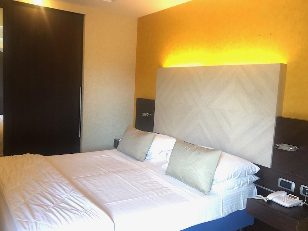 Kriss Internazionale Hotel Bardolino Exteriör bild