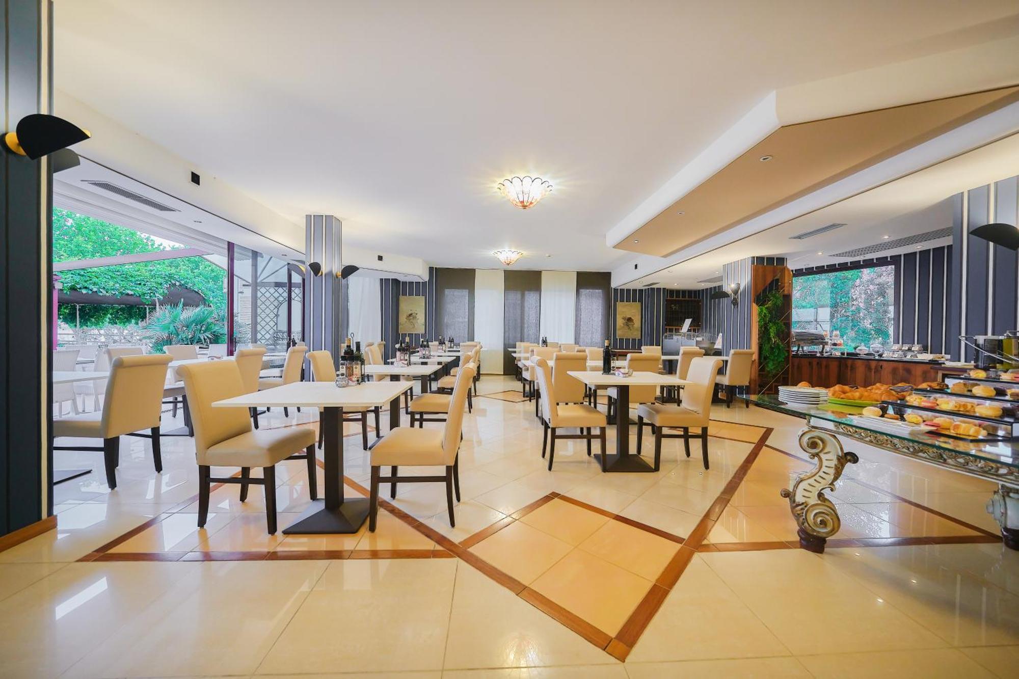 Kriss Internazionale Hotel Bardolino Exteriör bild
