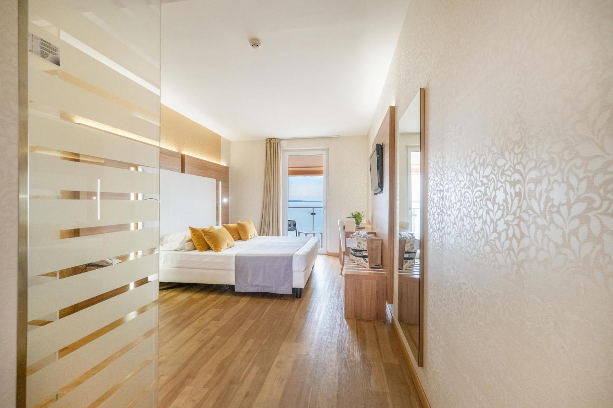 Kriss Internazionale Hotel Bardolino Exteriör bild
