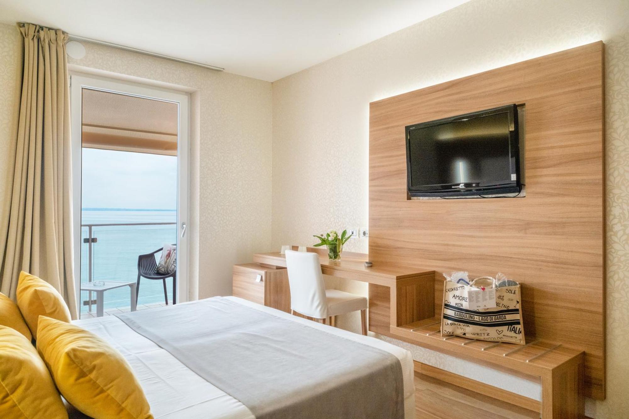 Kriss Internazionale Hotel Bardolino Exteriör bild