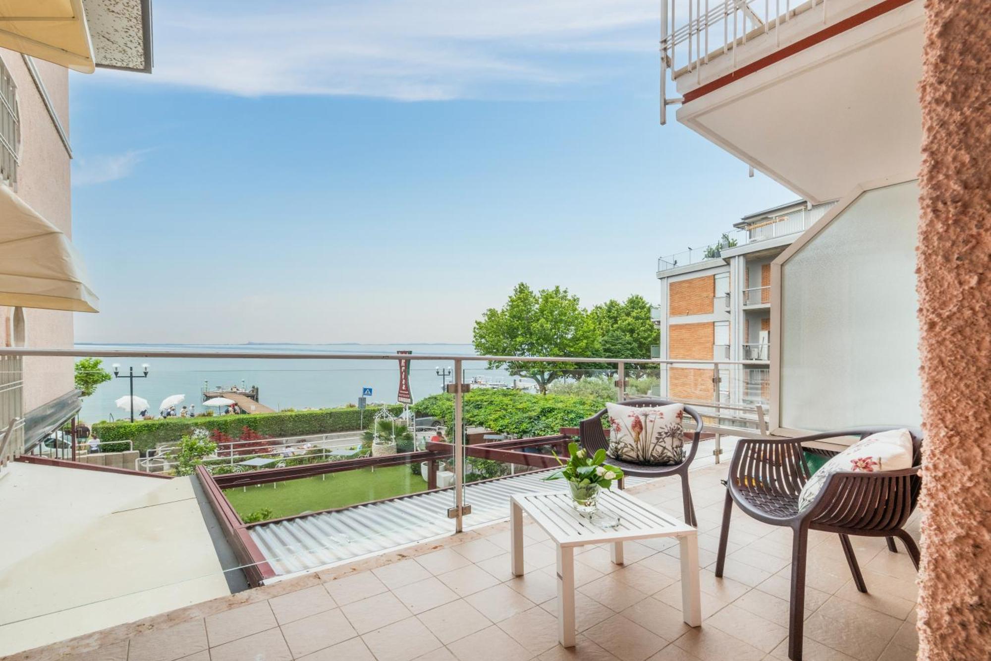 Kriss Internazionale Hotel Bardolino Exteriör bild