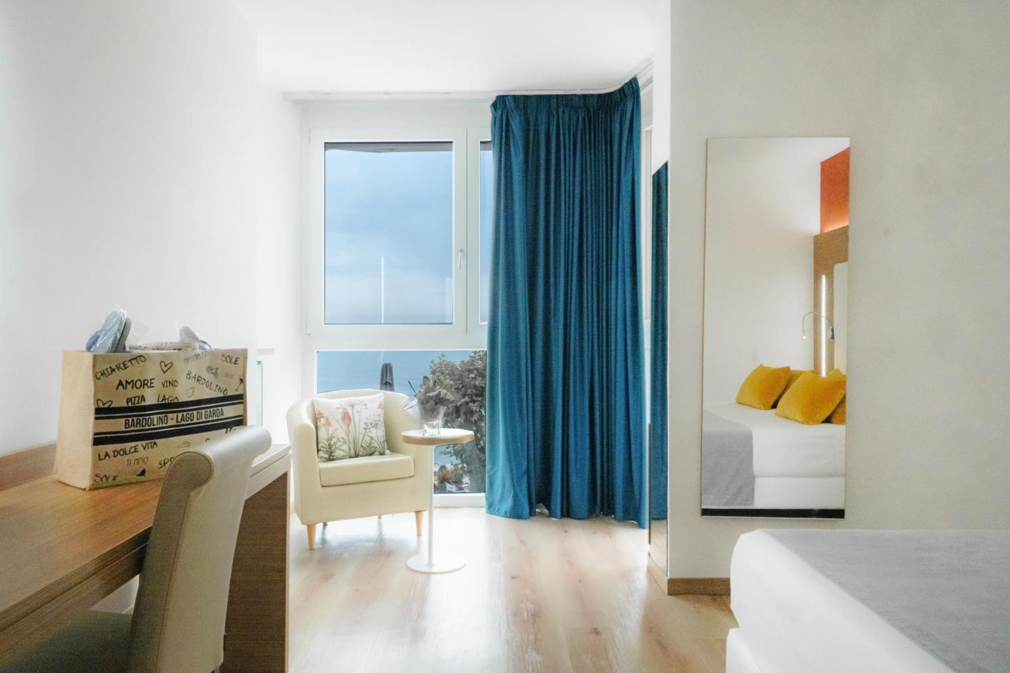 Kriss Internazionale Hotel Bardolino Exteriör bild