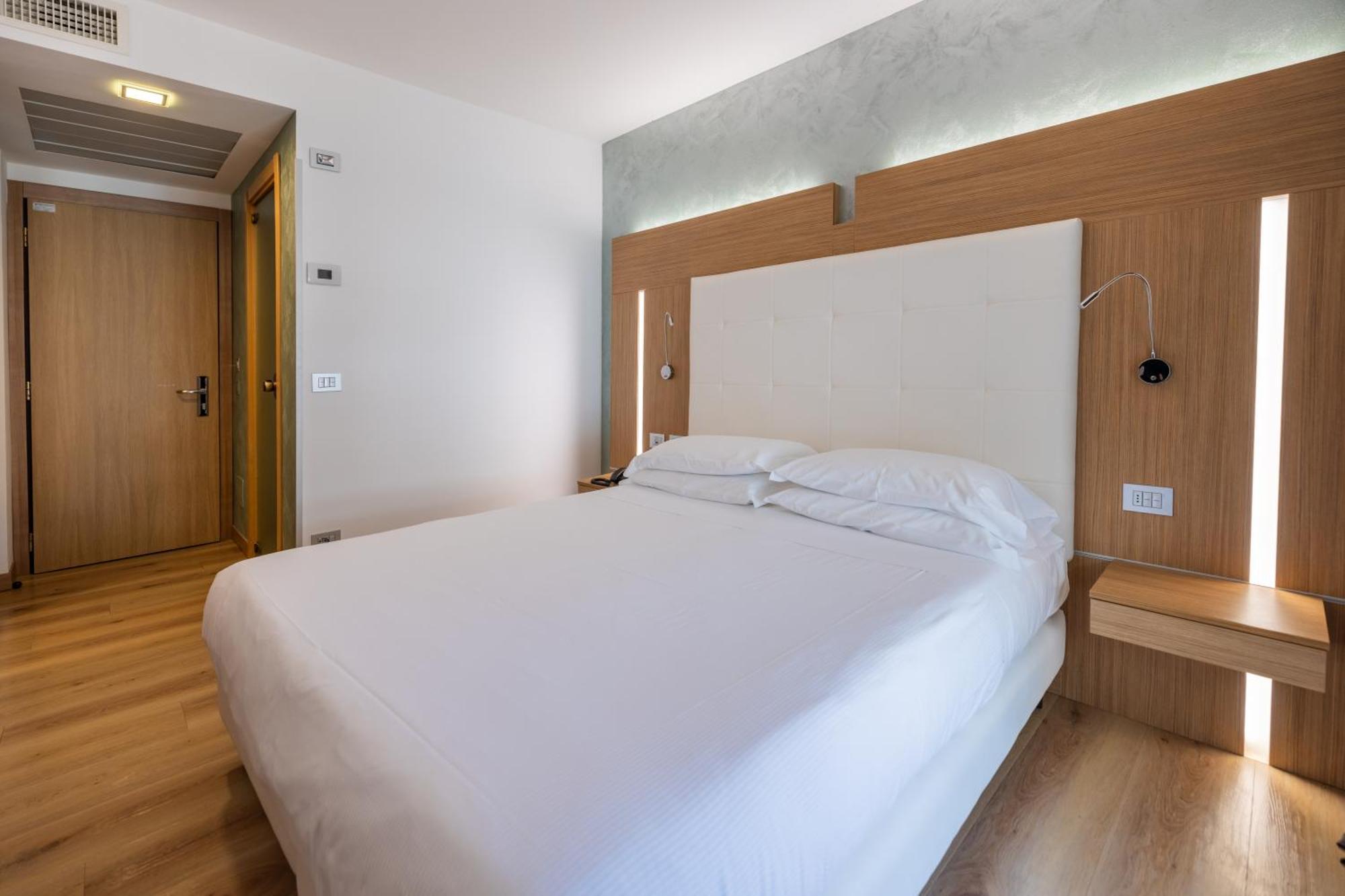 Kriss Internazionale Hotel Bardolino Exteriör bild