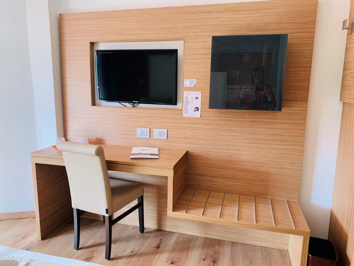 Kriss Internazionale Hotel Bardolino Exteriör bild