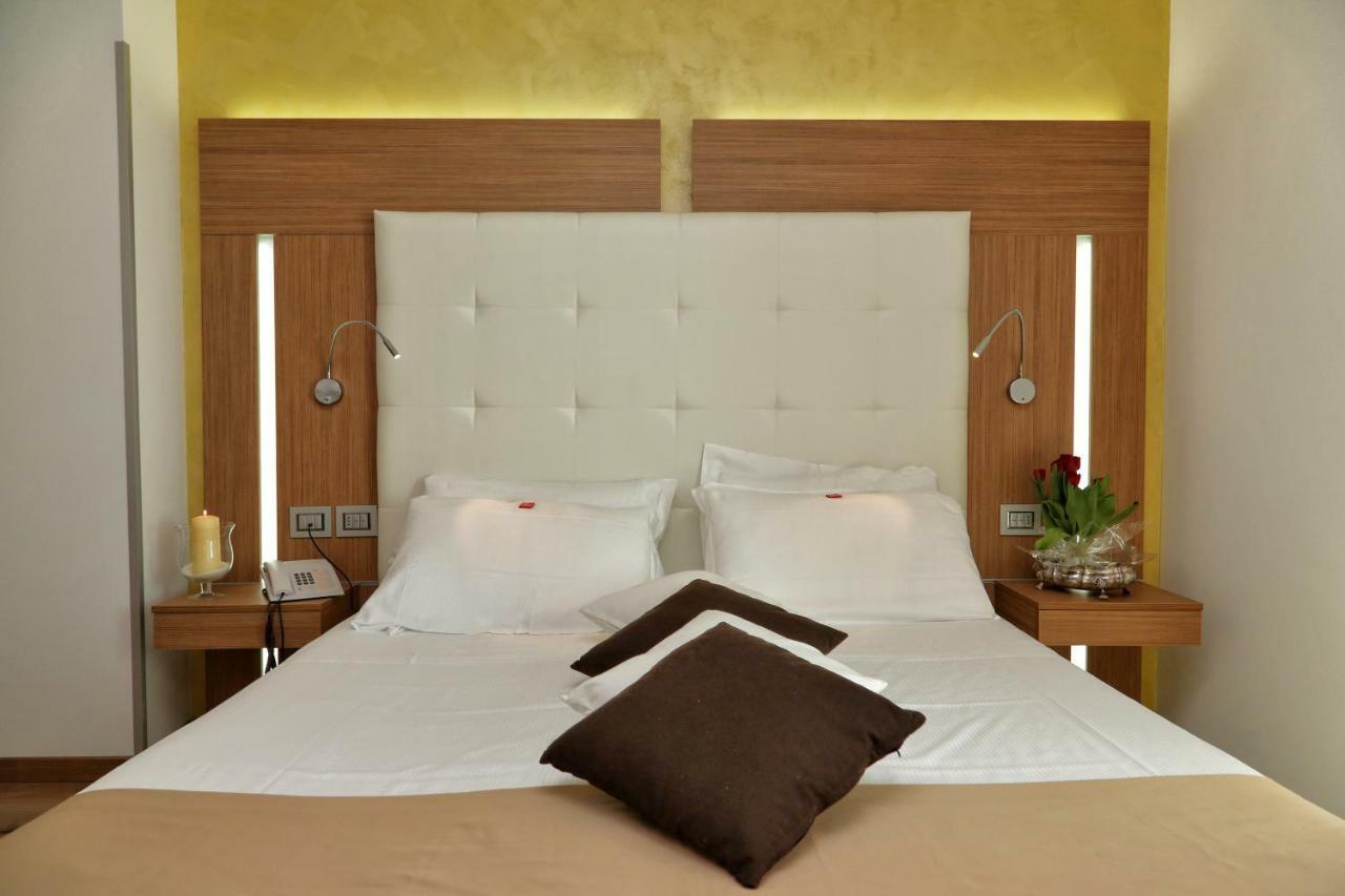 Kriss Internazionale Hotel Bardolino Exteriör bild